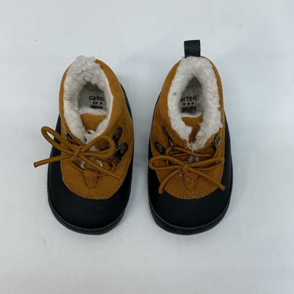 Carter’s baby duck boots, size 6-9M - Picture 2 of 7